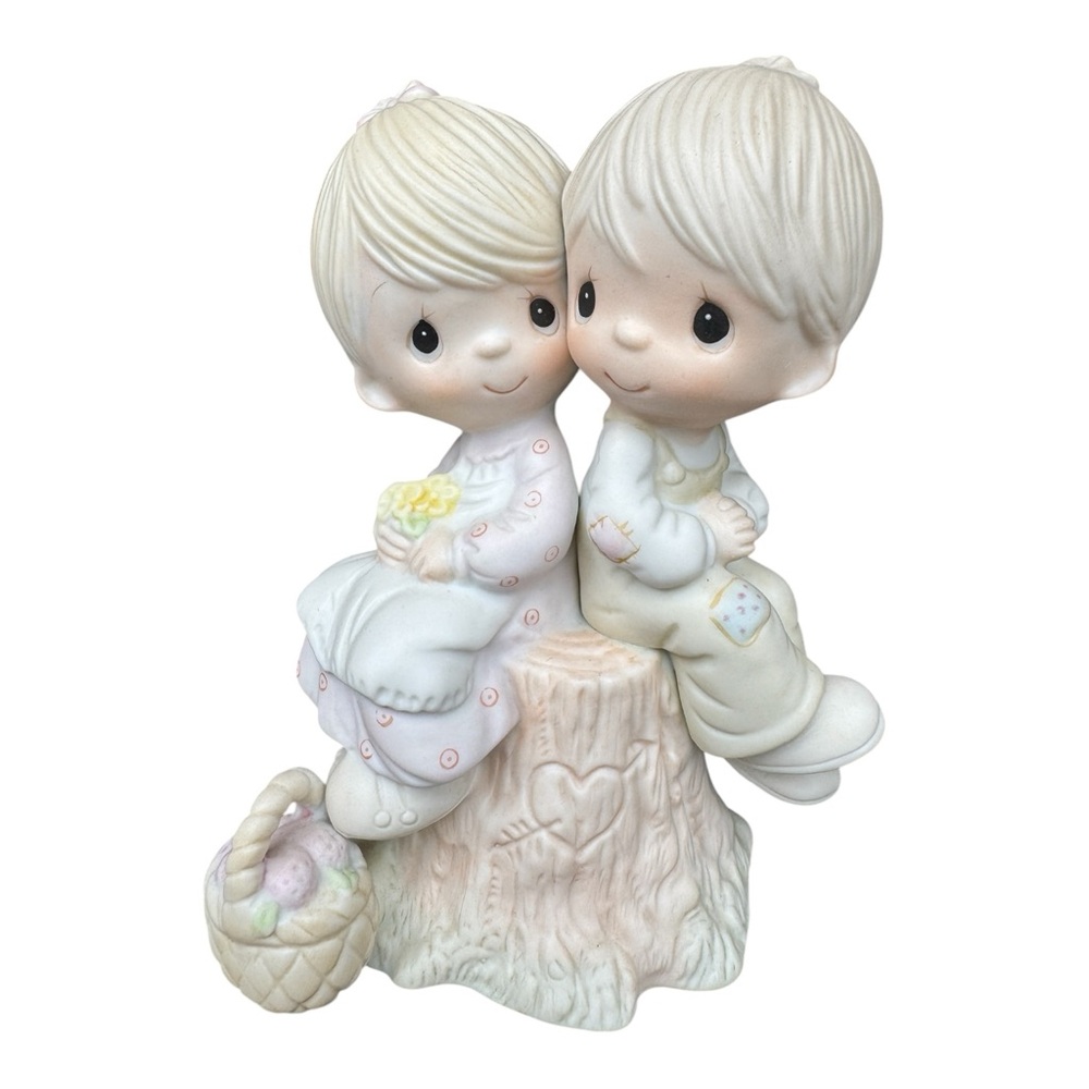 Vintage 1980 Precious Moments "Love One Another" E-1376 Boy Girl on Tree Stump